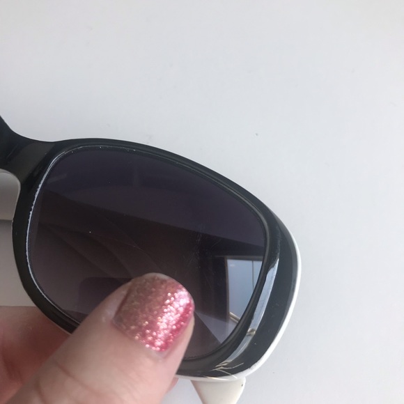 JM New York Sunglasses - Picture 3 of 4